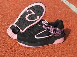 轮滑鞋成人系鞋带视频